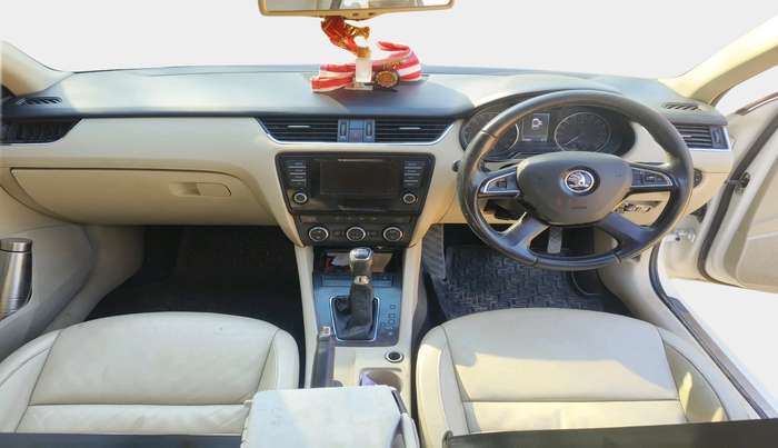 2013 Skoda Octavia ELEGANCE 2.0 TDI AT, Diesel, Automatic, 1,09,469 km, interior