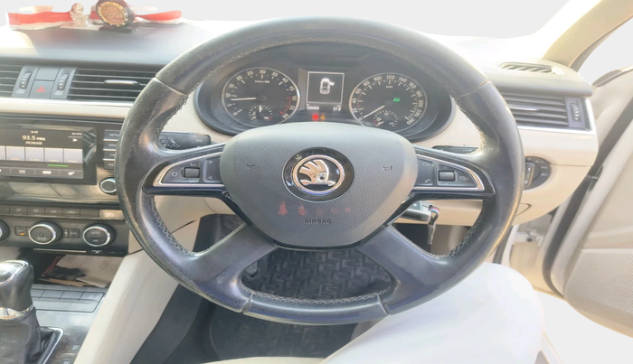 2013 Skoda Octavia ELEGANCE 2.0 TDI AT, Diesel, Automatic, 1,09,469 km, interior