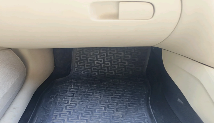 2013 Skoda Octavia ELEGANCE 2.0 TDI AT, Diesel, Automatic, 1,09,469 km, interior