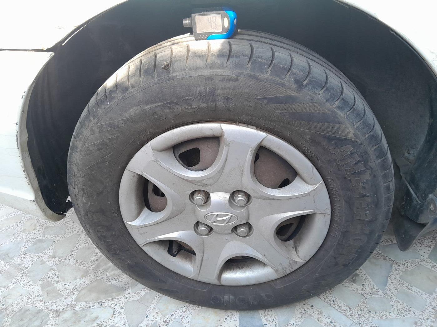 2011 Hyundai Accent EXECUTIVE, Petrol, Manual, 2,37,094 km, tyre