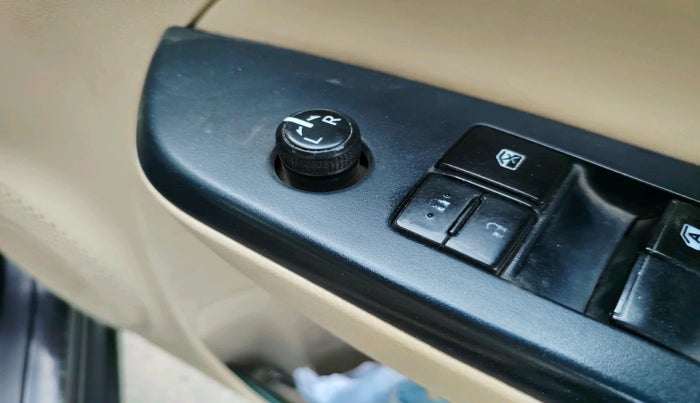 2018 Toyota YARIS J CVT, Petrol, Automatic, 1,27,571 km, interior