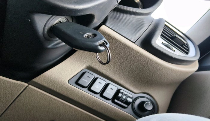 2016 Mahindra TUV300 T8, Diesel, Manual, 86,779 km, interior