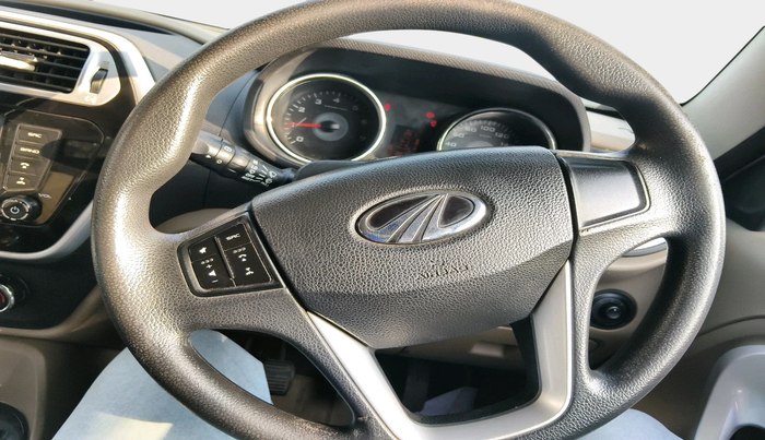 2016 Mahindra TUV300 T8, Diesel, Manual, 86,779 km, interior