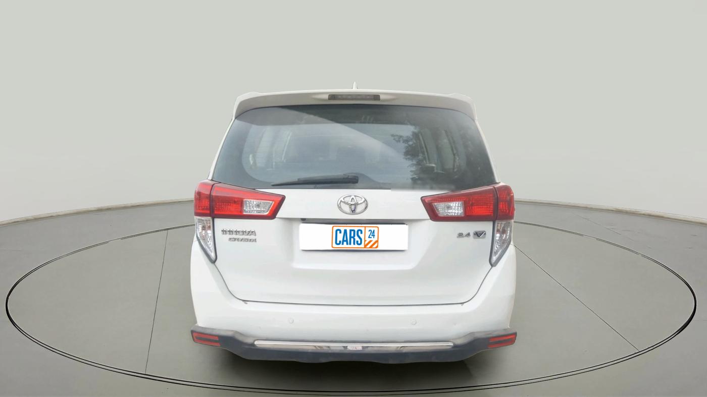 2016 Toyota Innova Crysta 2.4 VX 8 STR, Diesel, Manual, 2,45,170 km, exterior