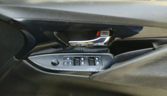 2016 Toyota Innova Crysta 2.4 VX 8 STR, Diesel, Manual, 2,45,170 km, interior