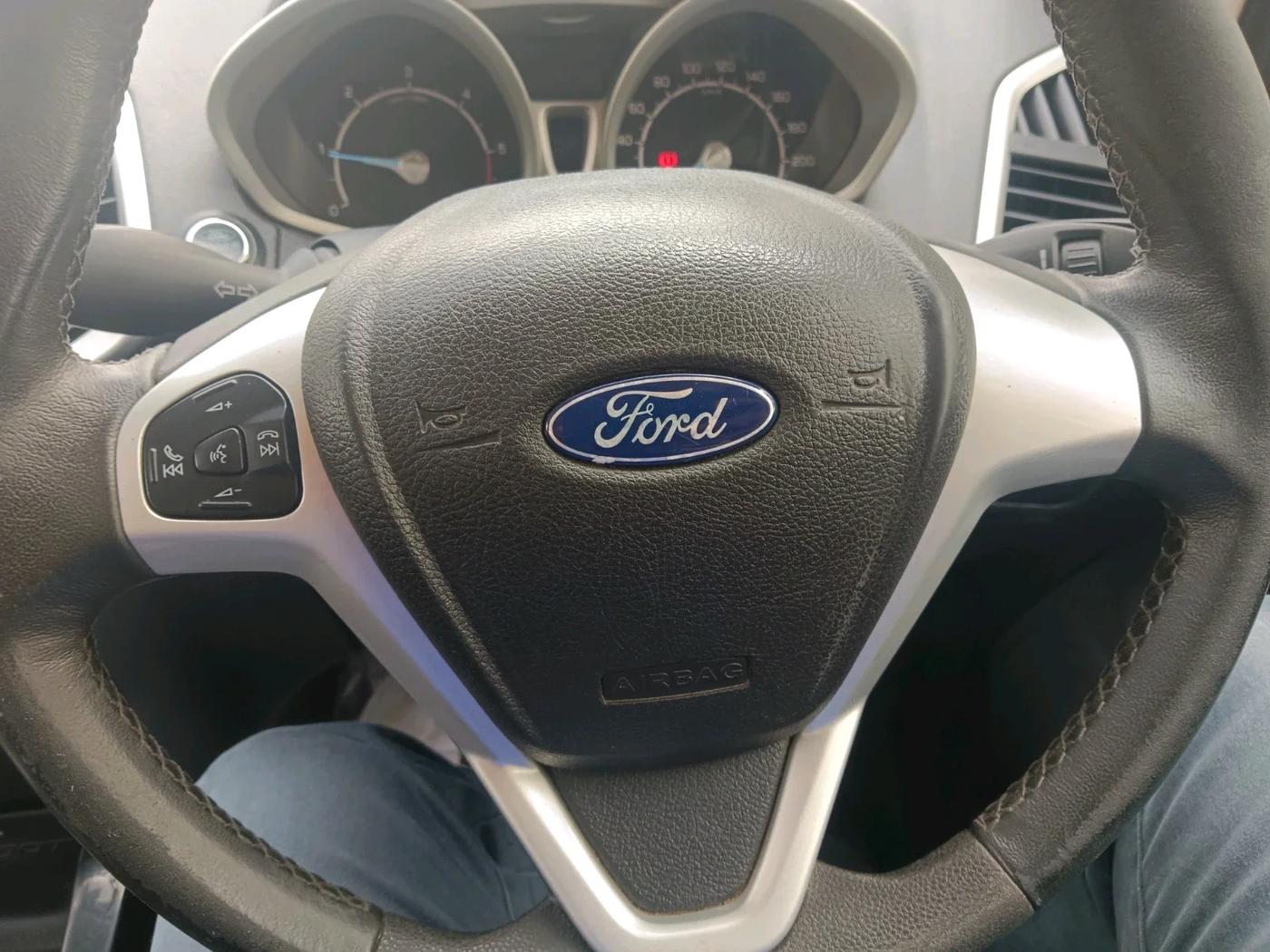 2014 Ford Ecosport TITANIUM 1.5L DIESEL, Diesel, Manual, 98,850 km, interior