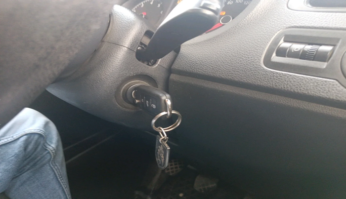 2015 Volkswagen Polo COMFORTLINE 1.2L, Petrol, Manual, 88,003 km, interior