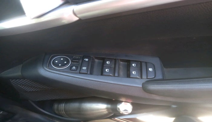 2019 KIA SELTOS HTK PLUS 1.5, Petrol, Manual, 1,63,753 km, interior