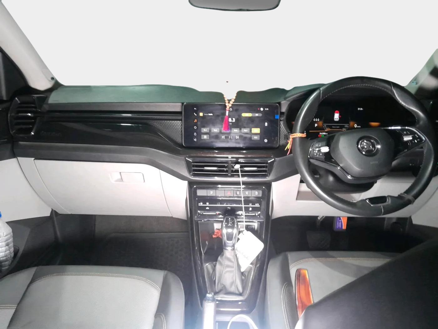 2024 Skoda SLAVIA STYLE 1.0L TSI AT, Petrol, Automatic, 26,288 km, interior