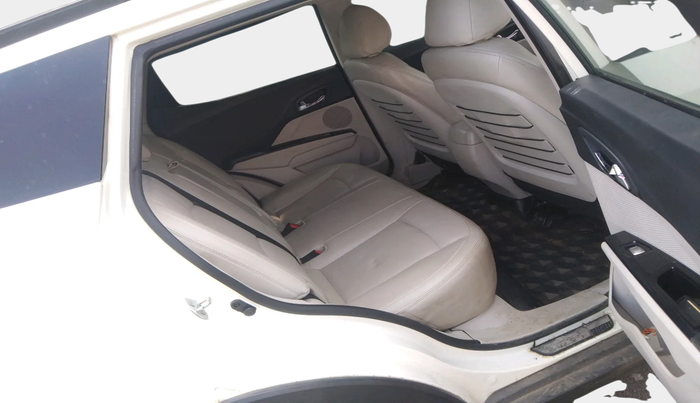 2022 Mahindra XUV300 W8 (O) 1.2 PETROL, Petrol, Manual, 28,799 km, interior