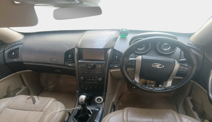 2016 Mahindra XUV500 W10, Diesel, Manual, 1,39,030 km, interior