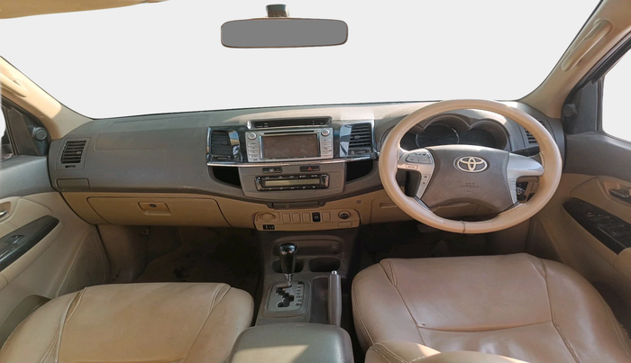 2013 Toyota Fortuner 3.0 4X2 AT, Diesel, Automatic, 98,498 km, interior