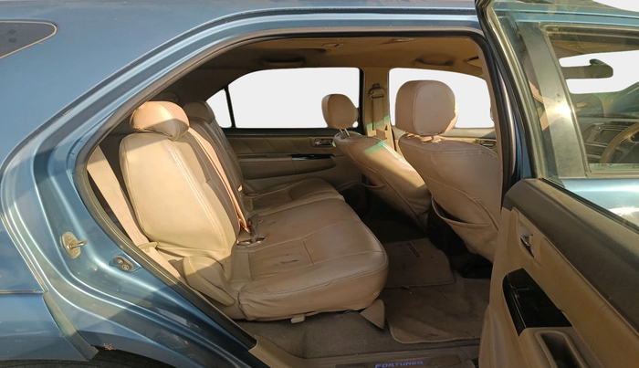 2013 Toyota Fortuner 3.0 4X2 AT, Diesel, Automatic, 98,498 km, interior