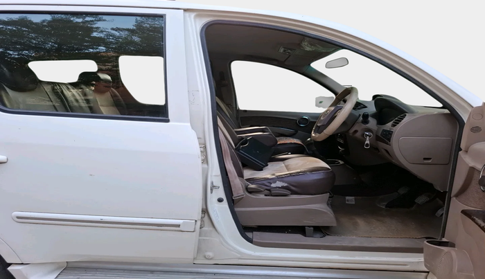 2010 Mahindra Xylo E8 BS III, Diesel, Manual, 81,982 km, interior