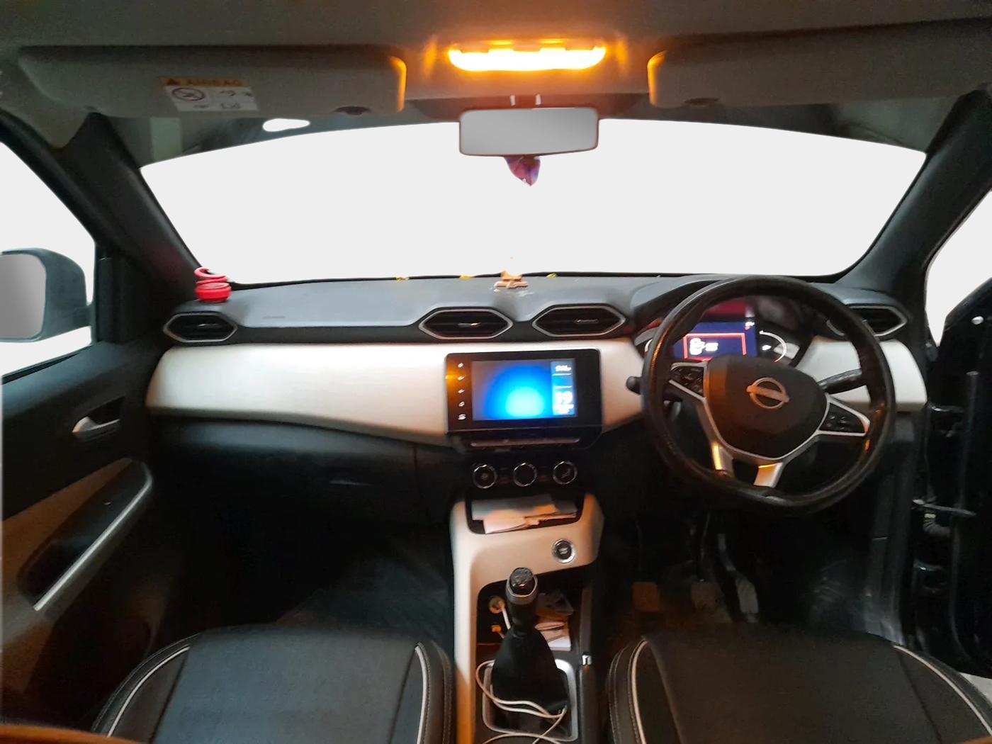 2022 Nissan MAGNITE XV MT, CNG, Manual, 81,277 km, interior