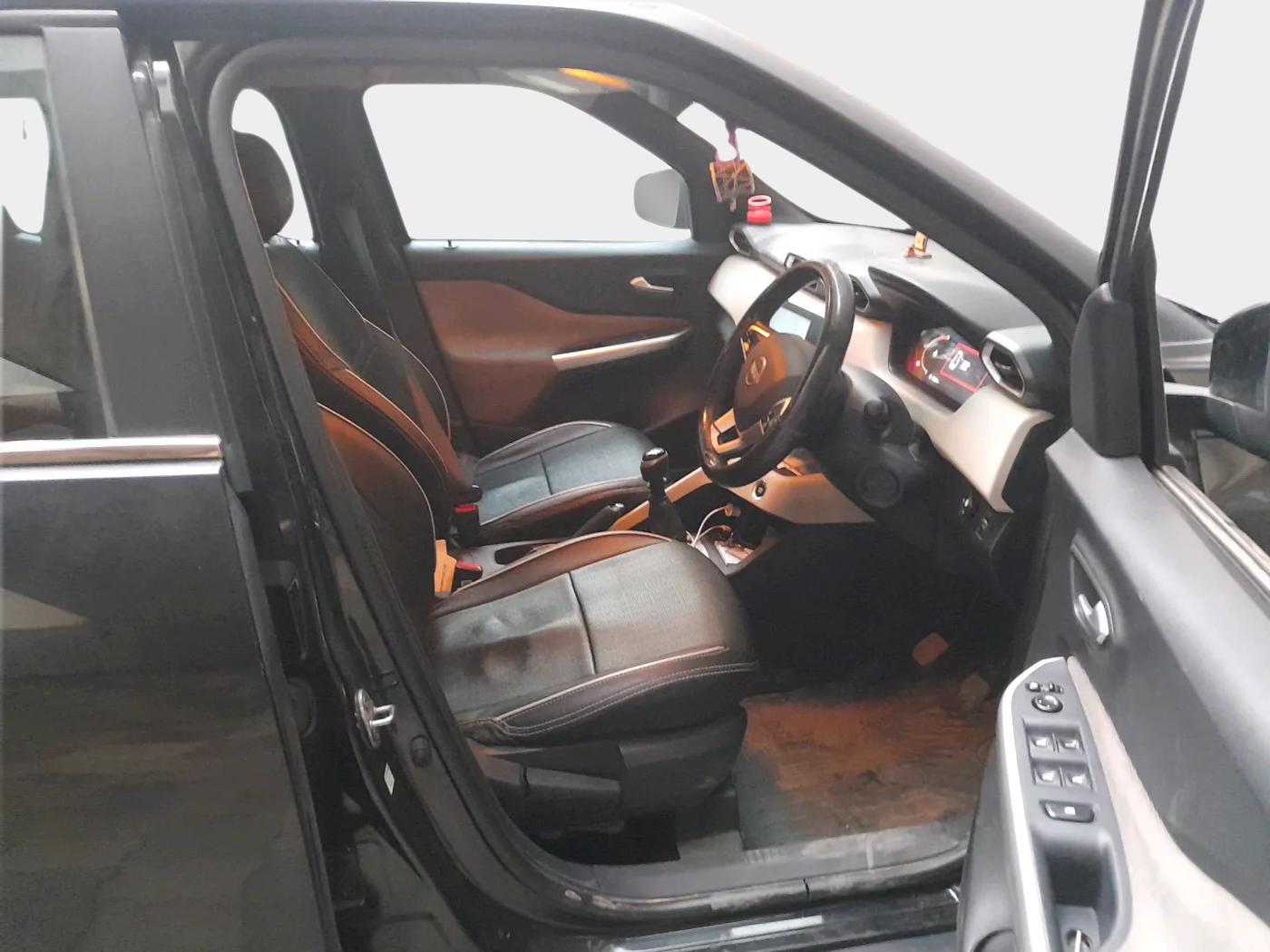 2022 Nissan MAGNITE XV MT, CNG, Manual, 81,277 km, interior