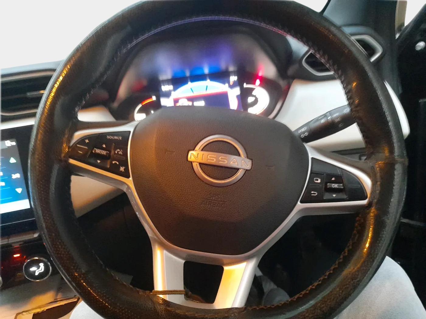 2022 Nissan MAGNITE XV MT, CNG, Manual, 81,277 km, interior