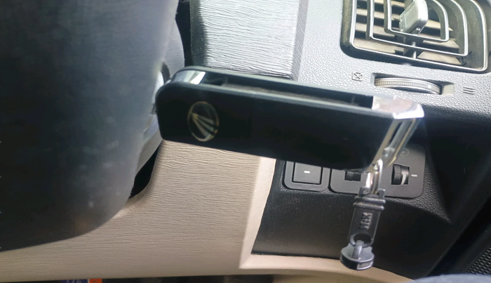 2017 Mahindra XUV500 W6, Diesel, Manual, 1,69,730 km, interior