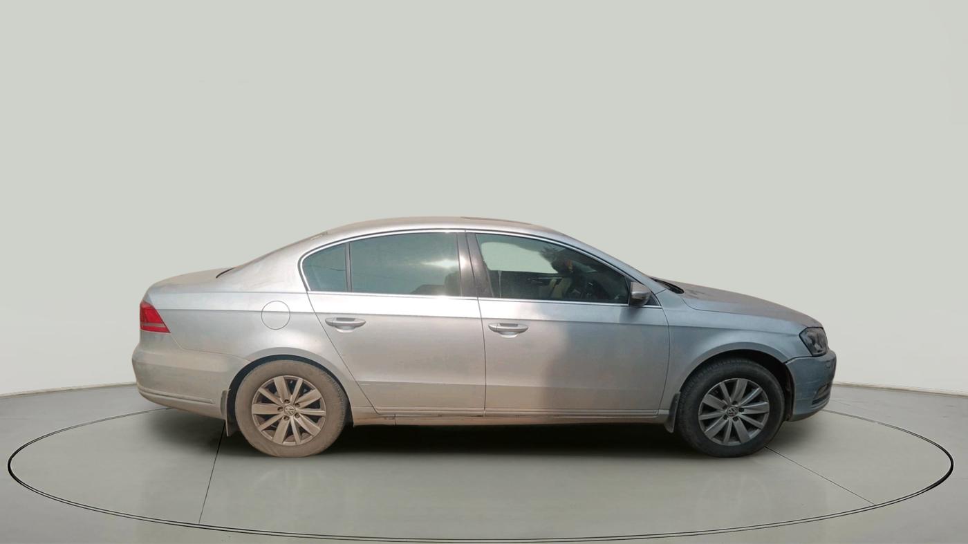 2011 Volkswagen Passat HIGHLINE DSG, Diesel, Automatic, 1,34,902 km, exterior