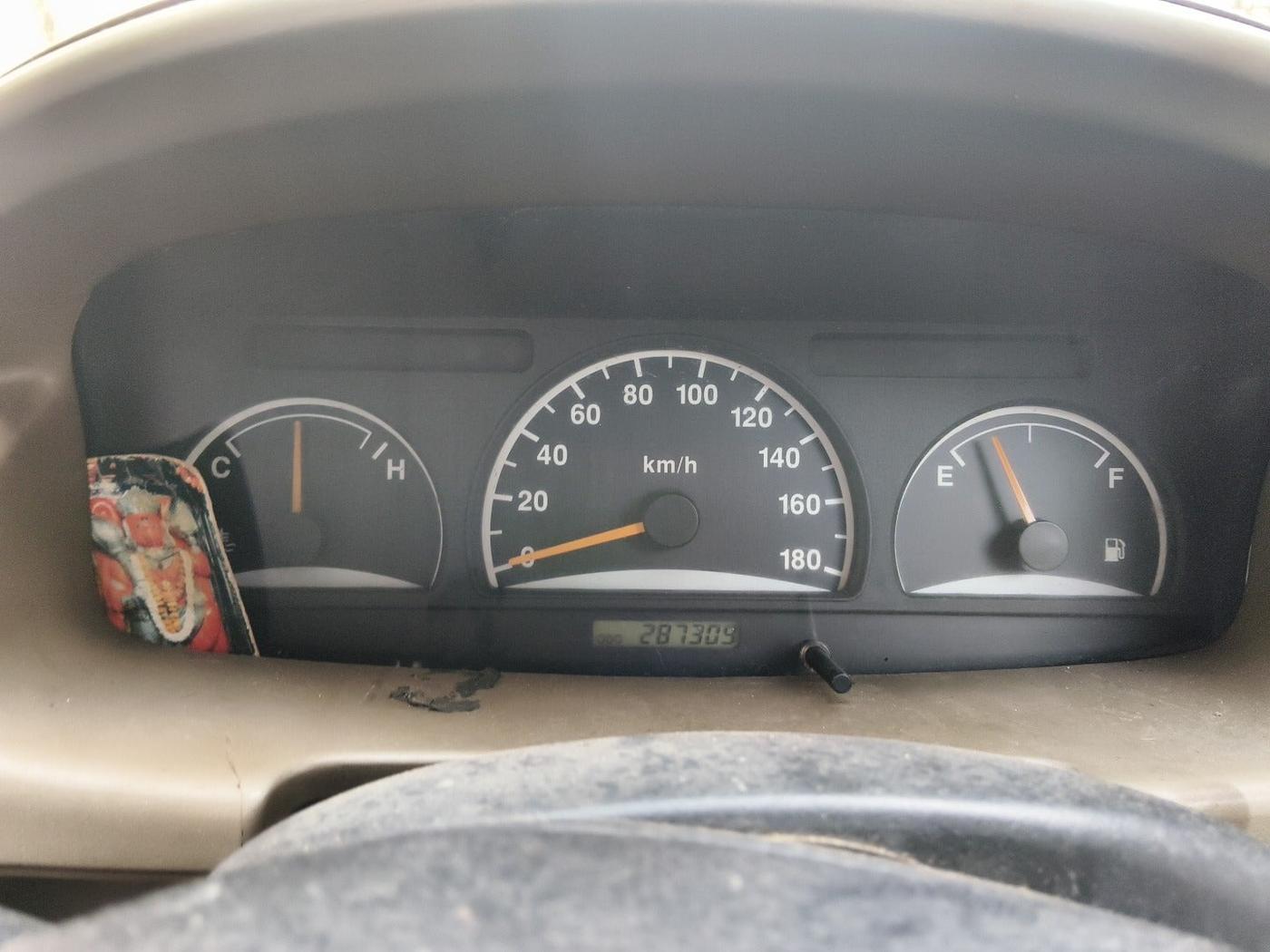 2010 Chevrolet Tavera LS B3 10 STR BS III, Diesel, Manual, 2,87,309 km, interior