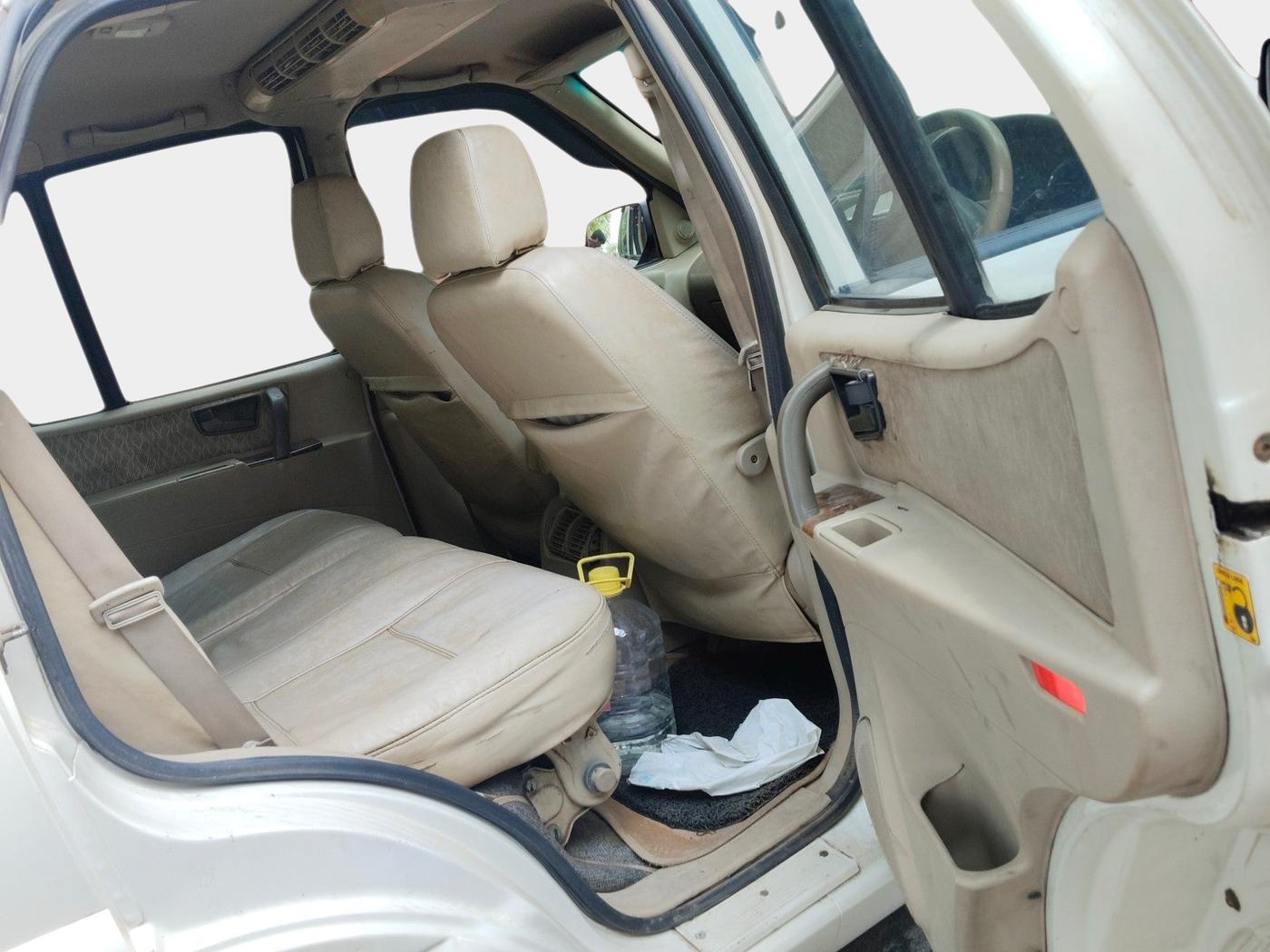 2016 Tata Safari Storme 2.2 EX 4X2, Diesel, Manual, 2,62,848 km, interior