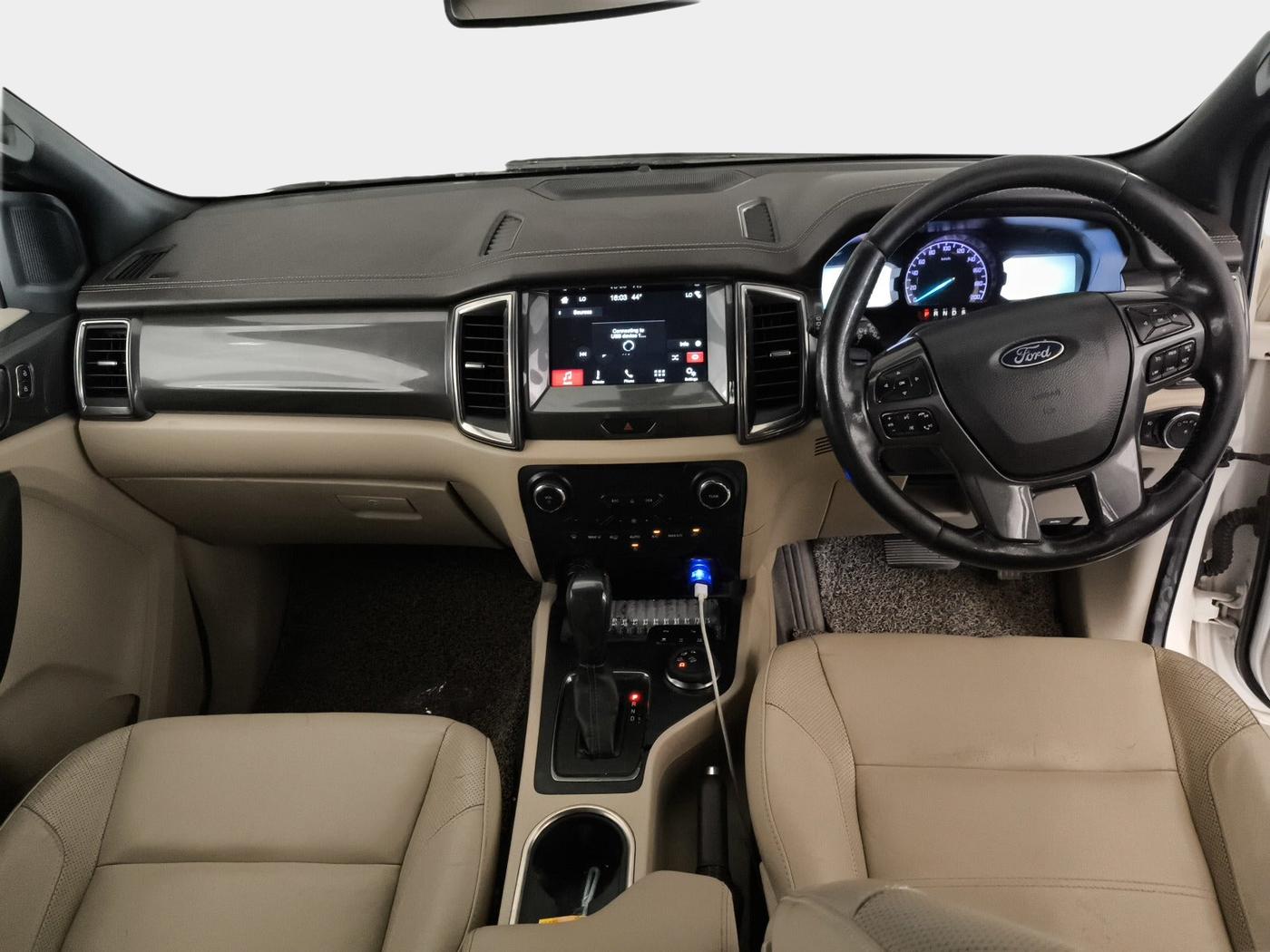2017 Ford Endeavour TITANIUM 3.2 4X4 AT, Diesel, Automatic, 1,00,939 km, interior