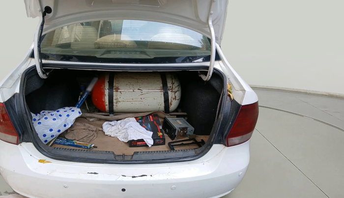 2011 Volkswagen Vento TRENDLINE 1.6, Petrol, Manual, 1,77,455 km, exterior