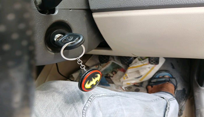 2011 Volkswagen Vento TRENDLINE 1.6, Petrol, Manual, 1,77,455 km, interior