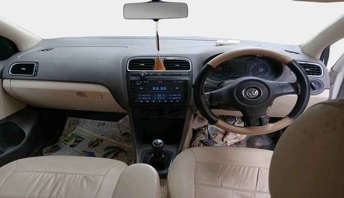 2011 Volkswagen Vento TRENDLINE 1.6, Petrol, Manual, 1,77,455 km, interior