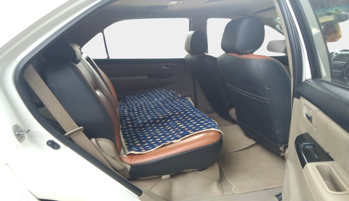 2015 Toyota Fortuner 3.0 4X2 MT, Diesel, Manual, 1,84,259 km, interior