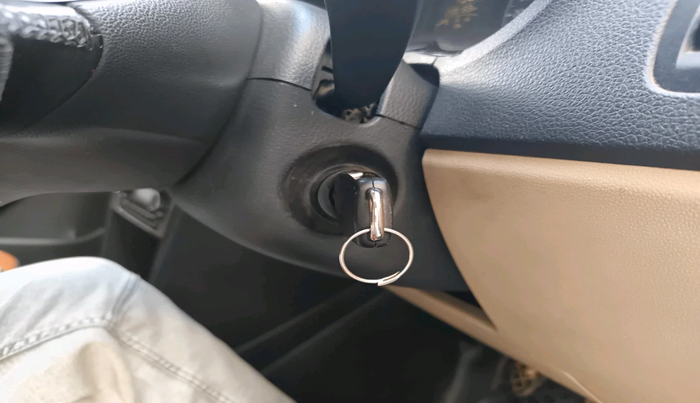 2016 Volkswagen Polo HIGHLINE1.5L, Diesel, Manual, 2,39,133 km, interior