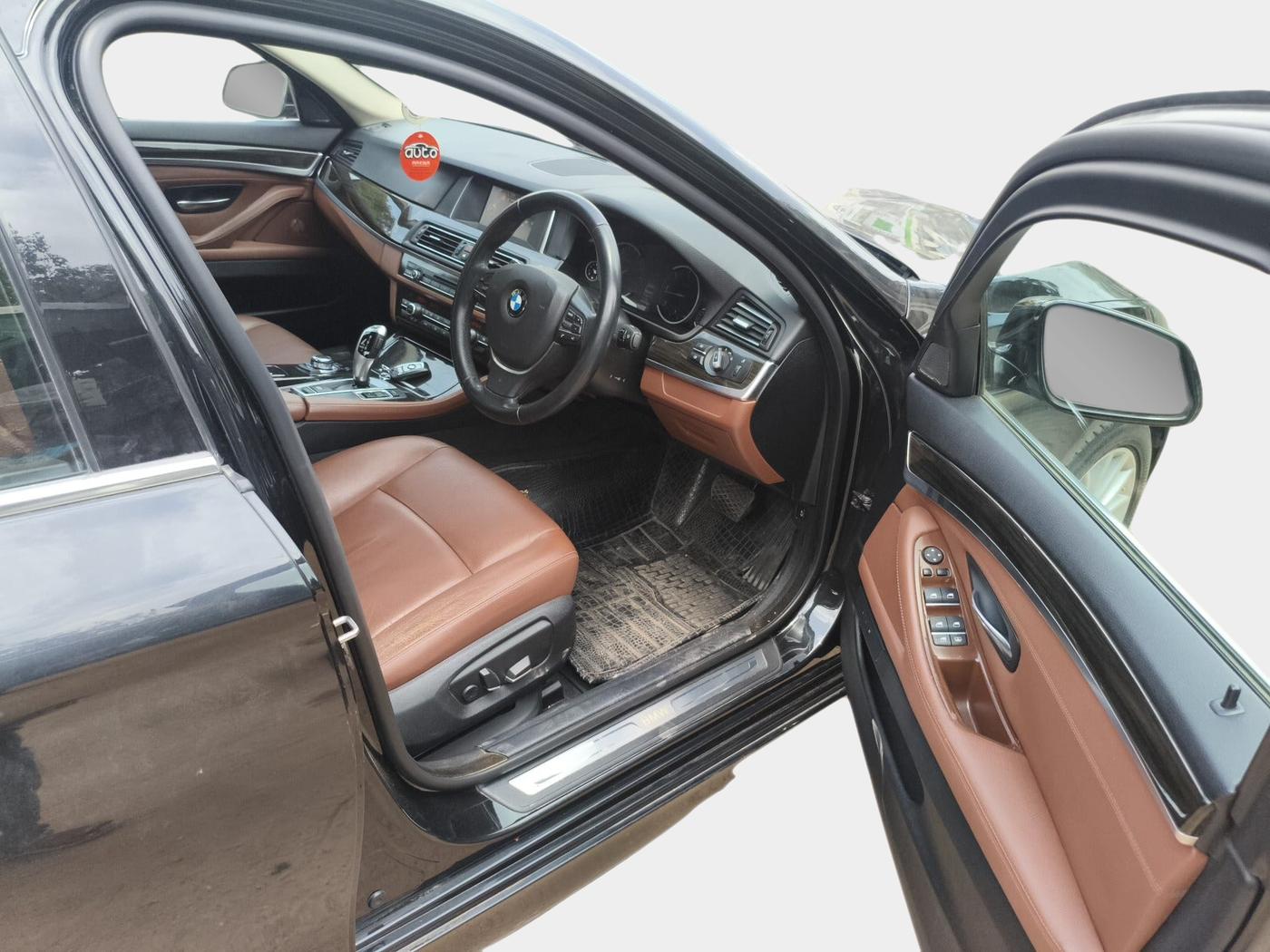 2015 BMW 5 Series 520D LUXURY LINE, Diesel, Automatic, 67,920 km, interior