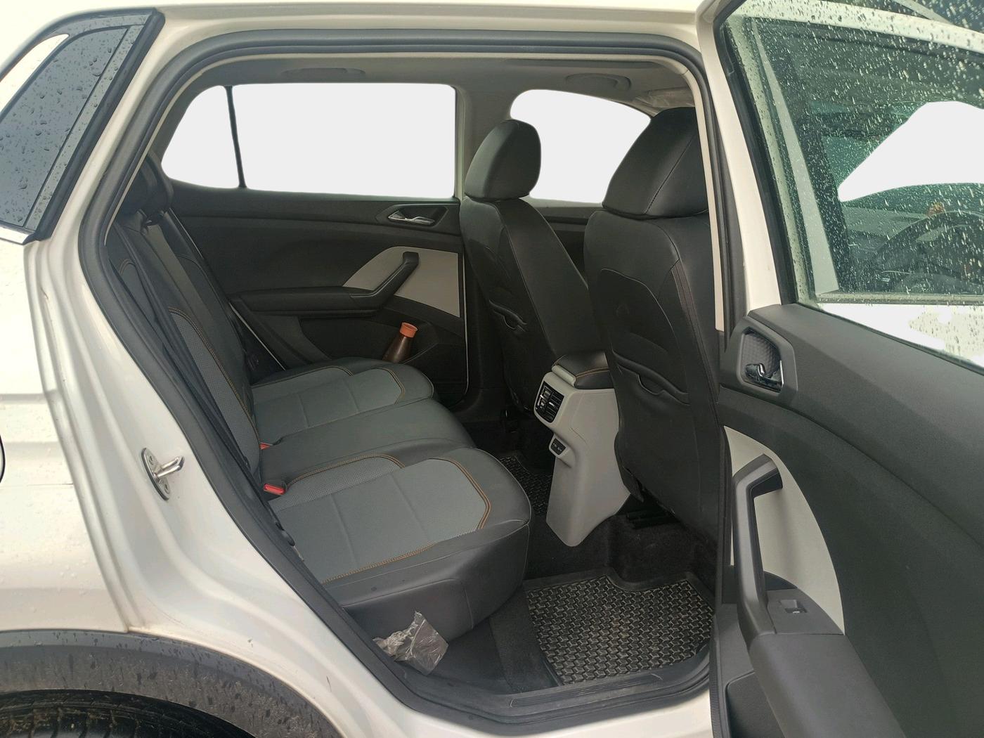 2023 Skoda KUSHAQ STYLE 1.0L TSI AT (6 AIRBAGS), Petrol, Automatic, 30,996 km, interior