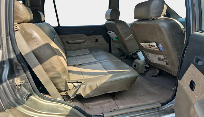 2012 Chevrolet Tavera NEO LT L 9 STR BS III, Diesel, Manual, 1,54,596 km, interior