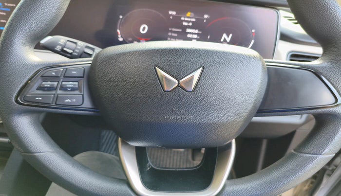 2021 Mahindra XUV700 AX 5 P MT 7 STR, Petrol, Manual, 55,396 km, interior