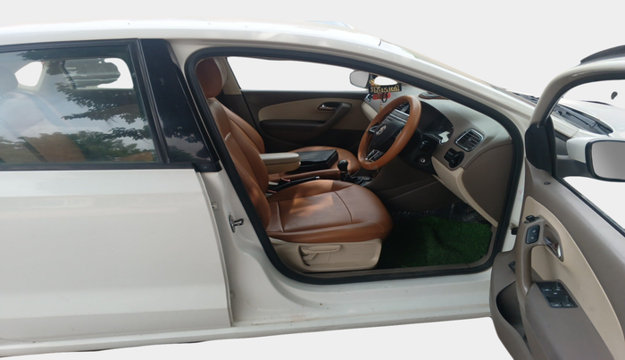 2014 Skoda Rapid AMBITION 1.6 TDI CR MT PLUS, Diesel, Manual, 1,30,211 km, interior