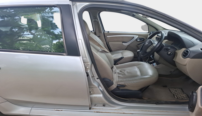 2014 Nissan Terrano XL (D), Diesel, Manual, 1,24,952 km, interior