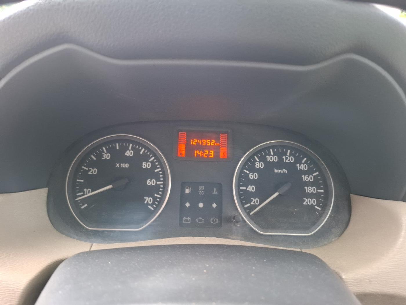 2014 Nissan Terrano XL (D), Diesel, Manual, 1,24,952 km, interior