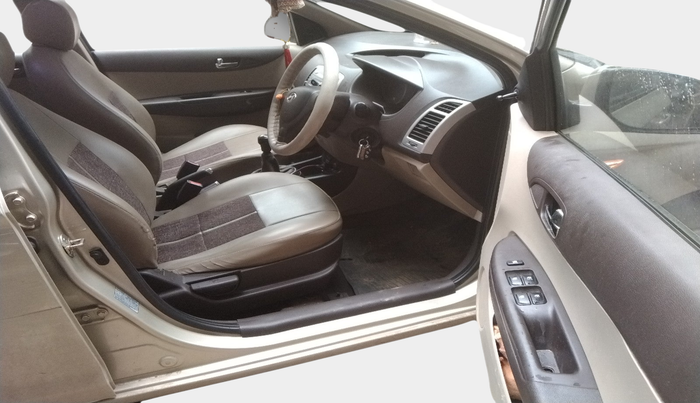 2010 Hyundai i20 MAGNA 1.2, Petrol, Manual, 1,01,629 km, interior