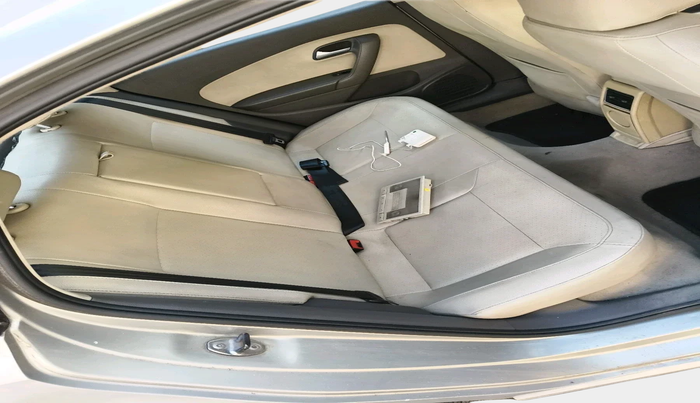 2012 Volkswagen Vento HIGHLINE DIESEL 1.6, Diesel, Manual, 1,10,215 km, interior