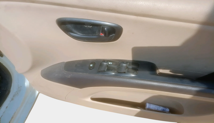 2010 Hyundai i10 MAGNA 1.2, Petrol, Manual, 99,666 km, interior