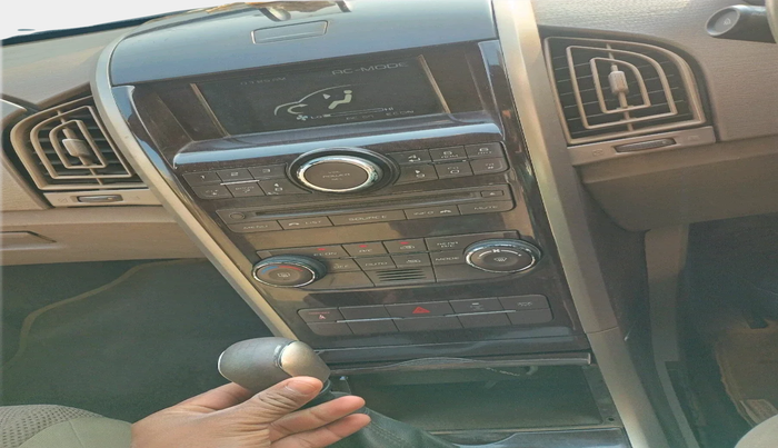 2014 Mahindra XUV500 W6, Diesel, Manual, 86,357 km, interior