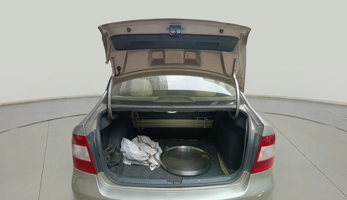 2013 Skoda Rapid ACTIVE 1.6 TDI CR MT, Diesel, Manual, 1,30,920 km, exterior