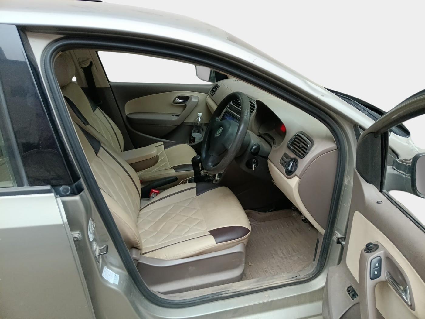 2013 Skoda Rapid ACTIVE 1.6 TDI CR MT, Diesel, Manual, 1,30,920 km, interior