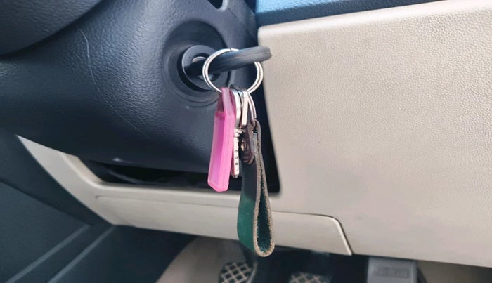 2011 Volkswagen Polo COMFORTLINE 1.2L PETROL, Petrol, Manual, 1,44,927 km, interior