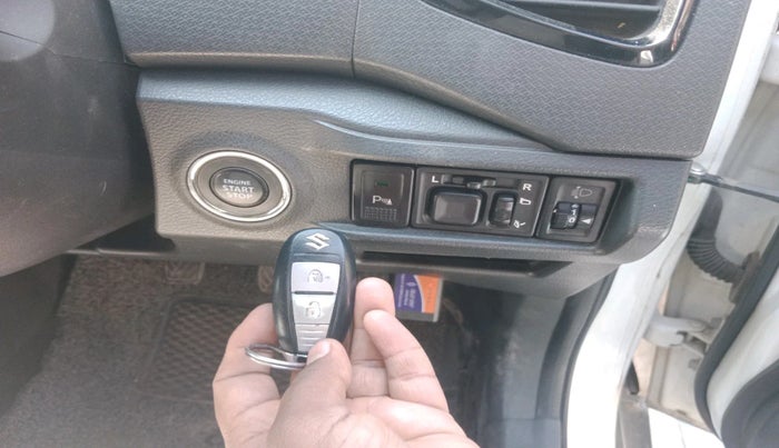 2016 Maruti Vitara Brezza ZDI PLUS, Diesel, Manual, 1,40,345 km, interior