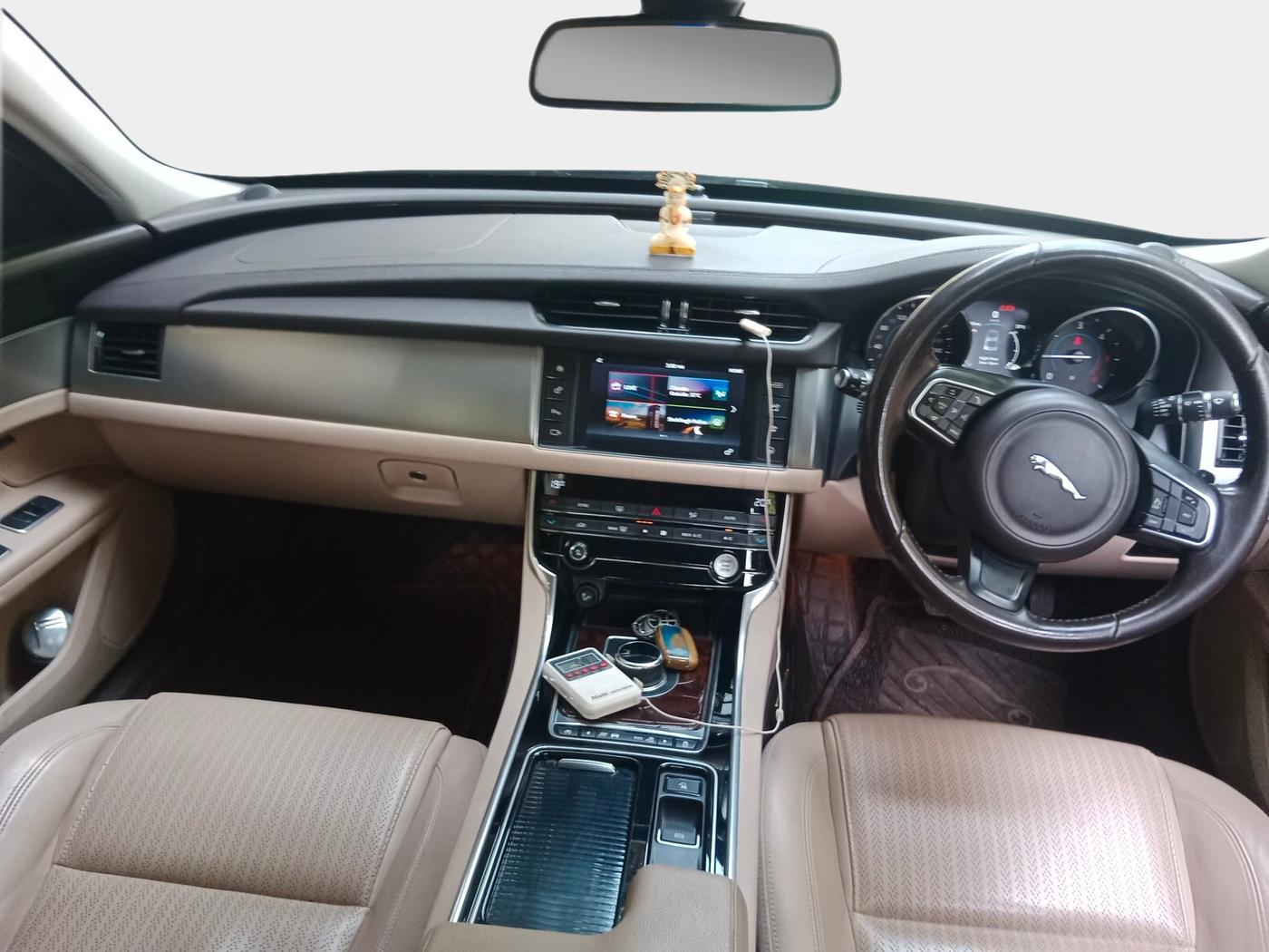 2017 Jaguar XF 2.0 DIESEL PRESTIGE, Diesel, Automatic, 68,011 km, interior