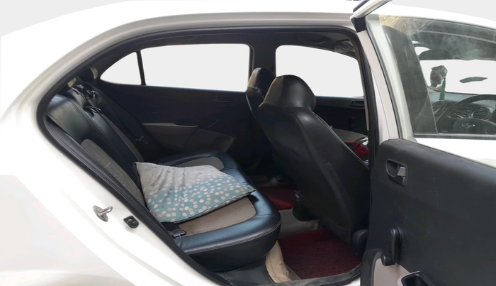 2016 Hyundai Xcent BASE 1.1, Diesel, Manual, 1,68,849 km, interior