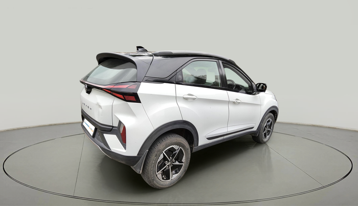 2023 Tata NEXON FEARLESS SUNROOF AMT DUAL TONE 1.5 DIESEL, Diesel, Automatic, 42,142 km, exterior