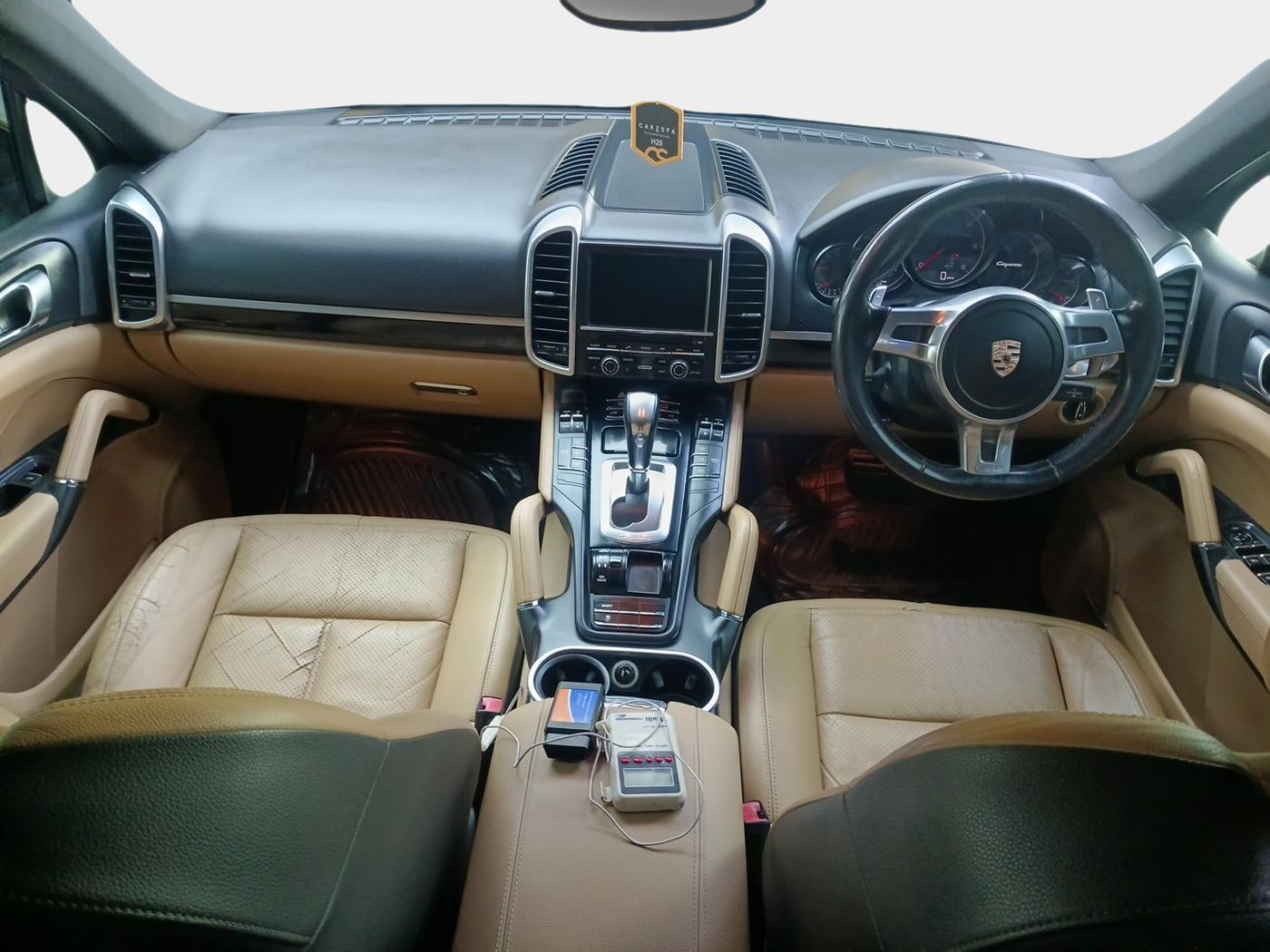 2015 Porsche Cayenne DIESEL, Diesel, Automatic, 1,67,500 km, interior